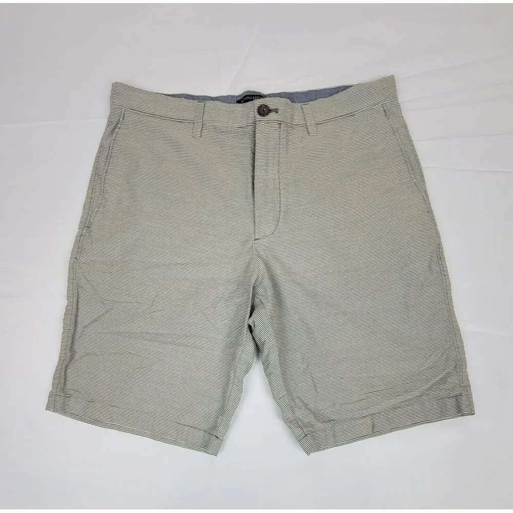 Banana‎ Republic Shorts Mens 35. Flat Front Striped Chino.